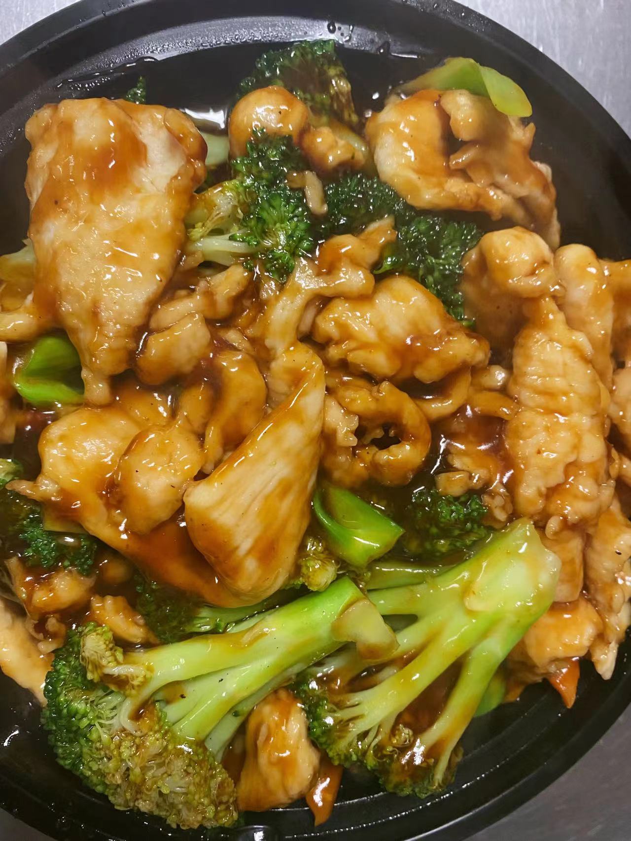 Order  C12. Chicken with Broccoli Combo Platter food online from China King store, King Of Prussia on bringmethat.com