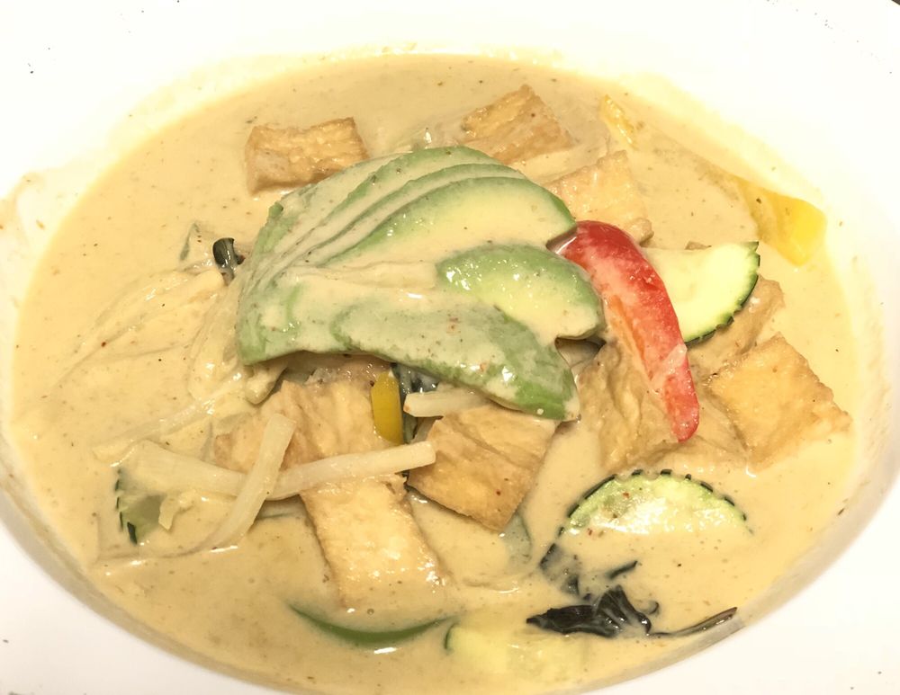 Order Avocado Green Curry food online from Baan Thai Restaurant store, Las Vegas on bringmethat.com