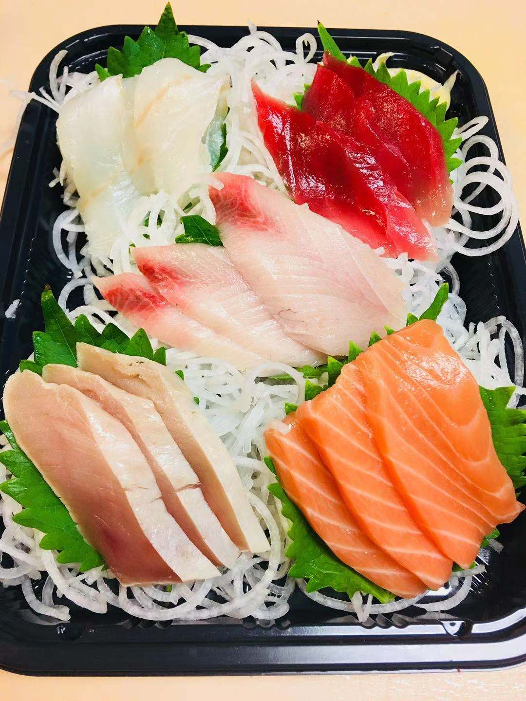 Order E04. Deluxe Sashimi Combination food online from Asakuma Sushi Delivery-Marina Del Rey store, Los Angeles on bringmethat.com