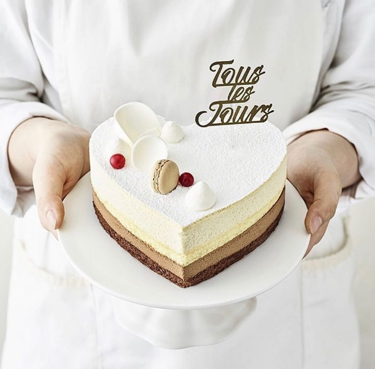 Order Vanilla Chocolate Mousse Cake #1 food online from Tous Les Jours store, Natick on bringmethat.com