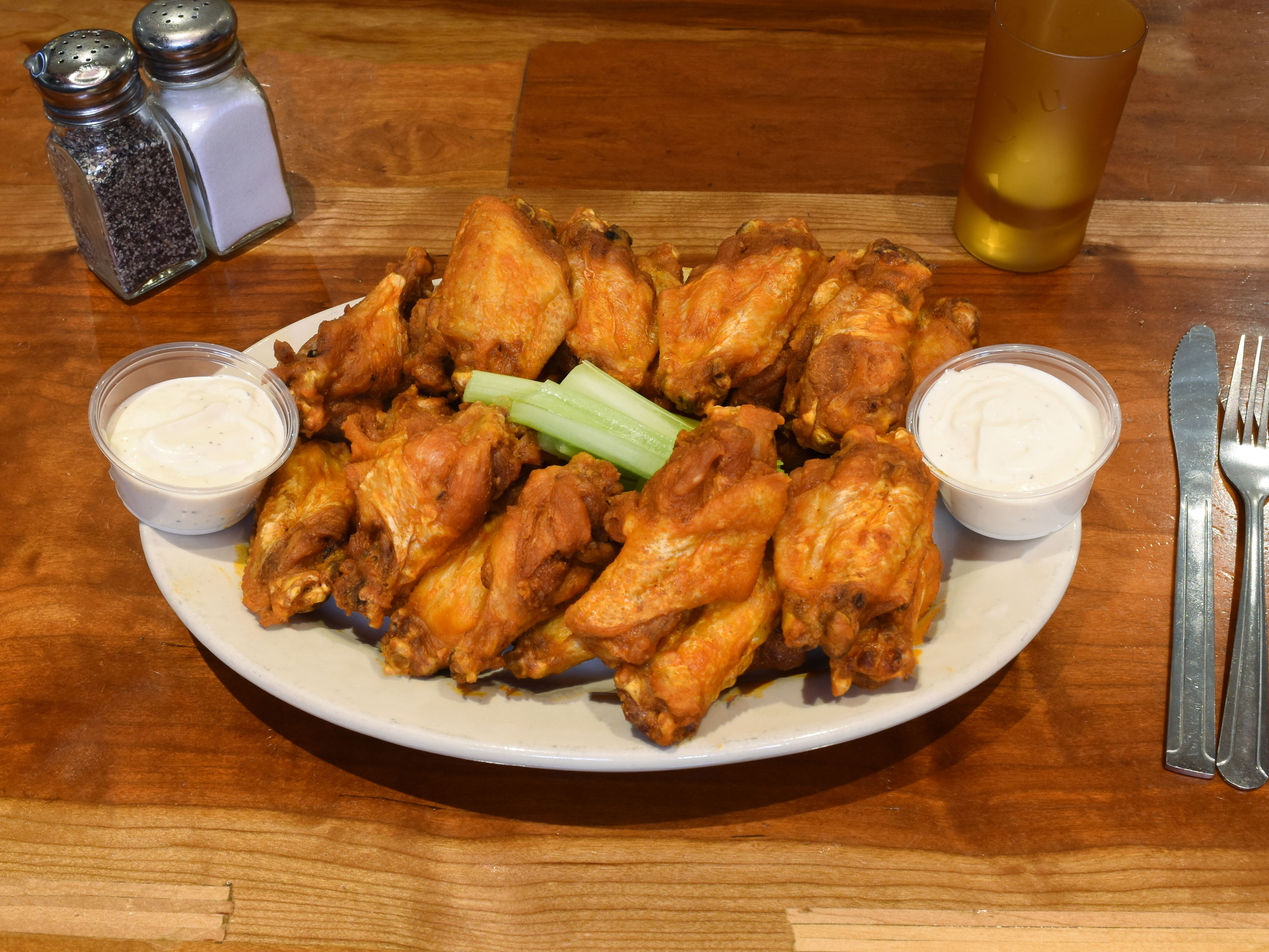 Order 20 Wings food online from Derno's  store, Chicago on bringmethat.com