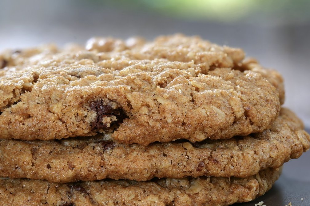 Order Oatmeal Cookie food online from Stella Blue Bistro store, Huntington on bringmethat.com