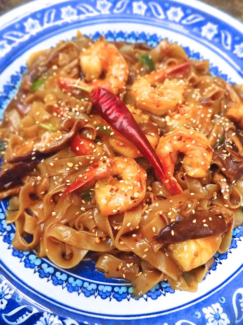 Order Shrimp Chow Fun food online from Happy Cafe store, Denver on bringmethat.com