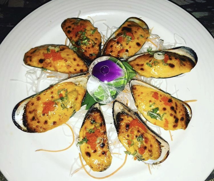Order Baked Spicy Mussels food online from Baumgart's Cafe store, Edgewater on bringmethat.com