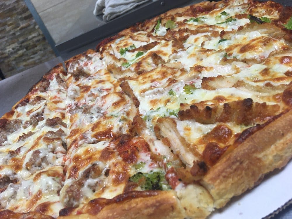 Order Chicken & Broccoli Pizza - Small food online from Campus Pizza store, Hartford on bringmethat.com