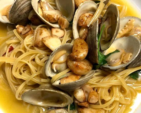 Order Linguine with Clams food online from 3 Brothers Pizza Cafe store, Farmingdale on bringmethat.com