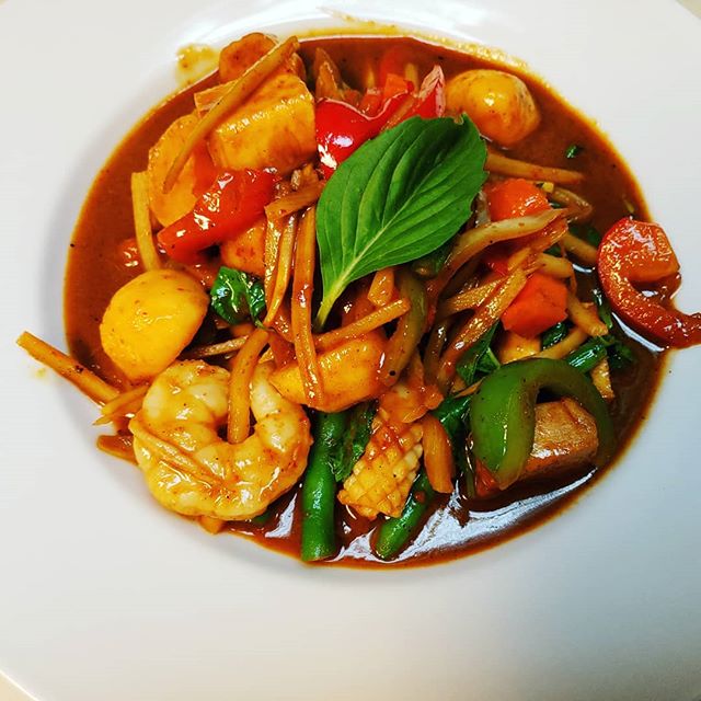 Order H08. Spicy Combination Seafood food online from Sri Siam Authentic Thai Restaurant store, Morton Grove on bringmethat.com