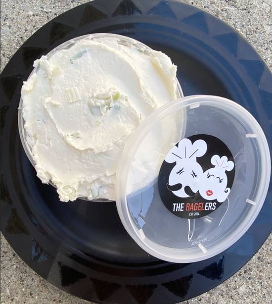 Order Tub Spread - Garlic Chive Cream Cheese food online from The Bagelers Coffeehouse store, Chicago on bringmethat.com