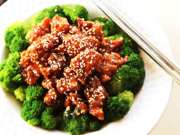 Order 96. Sesame Chicken food online from New 888 kitchen store, Maspeth on bringmethat.com