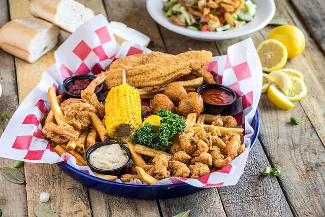 Order SEAFOOD COMBO PLATTER food online from Razzoo's store, Irving on bringmethat.com