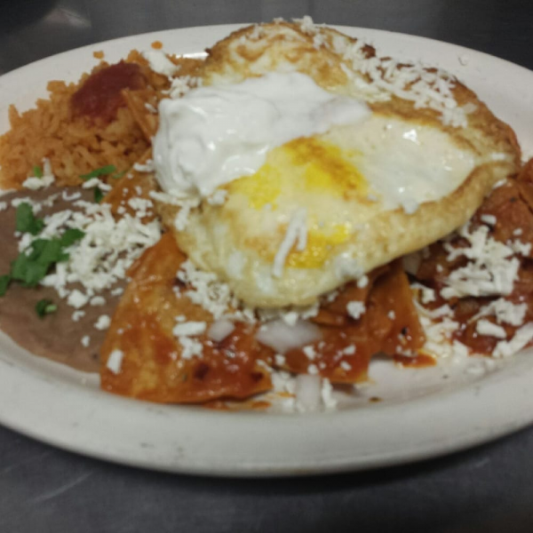 Order Chilaquiles con Huevos food online from Tortas Mexico store, Studio City on bringmethat.com