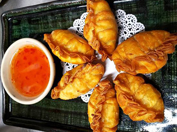 Order Fried Wonton food online from Prik Thai Kitchen store, Astoria on bringmethat.com