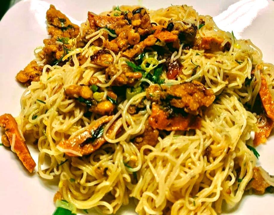 Order Noodle Salad food online from Roma Thai & Burmese Cuisine store, Buffalo on bringmethat.com