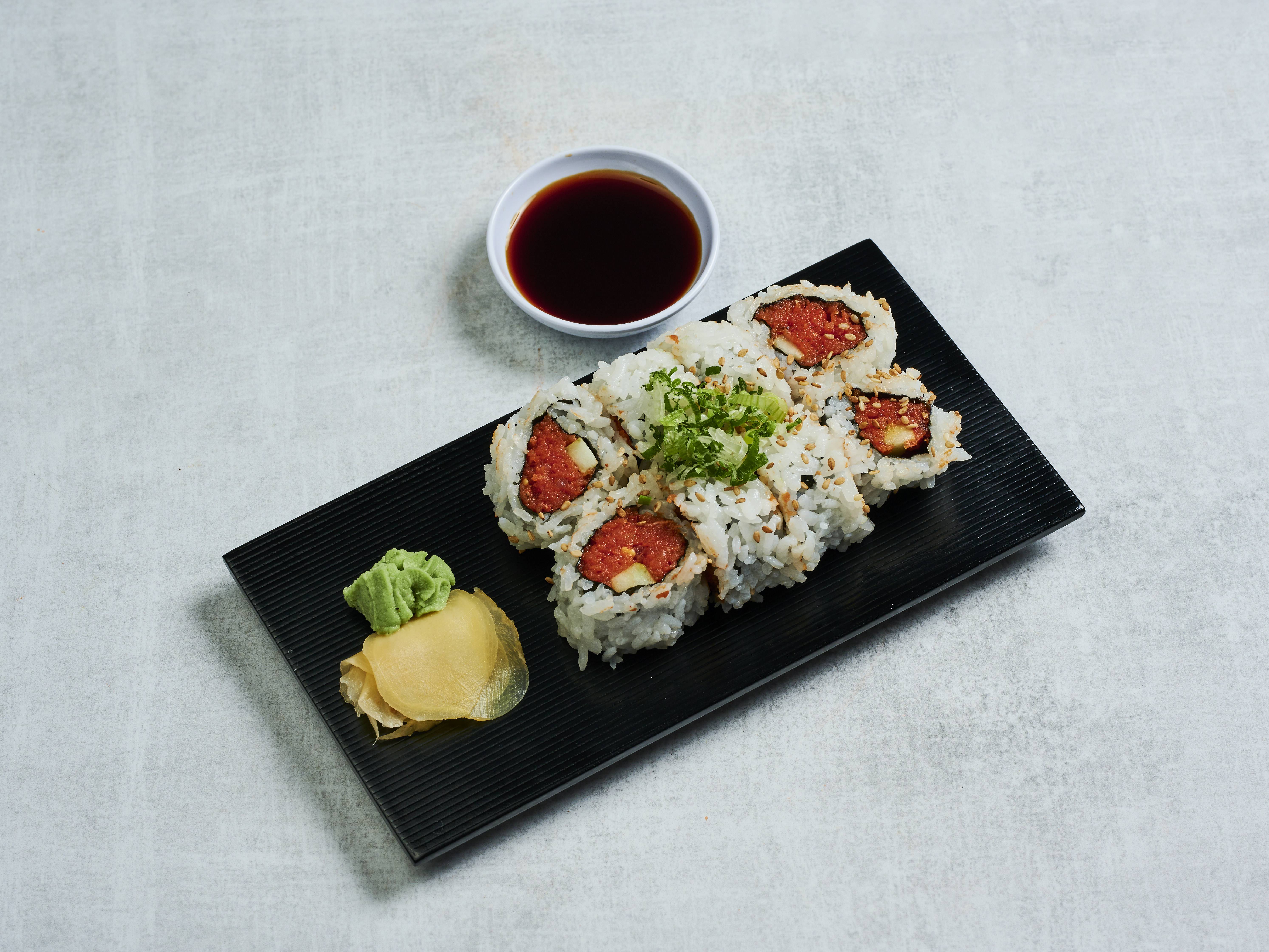 Order Spicy Tuna Roll food online from Sumo Sushi store, Sherman Oaks on bringmethat.com