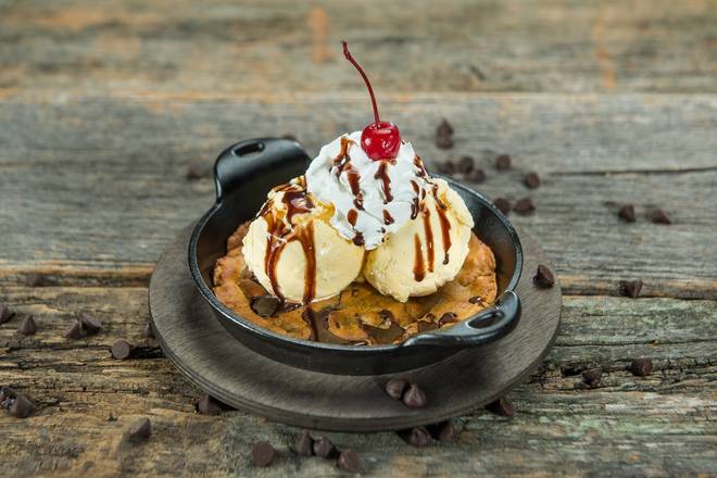 Order Native Chocolate Chip Cookie Sundae food online from Native Grill & Wings store, San Antonio on bringmethat.com