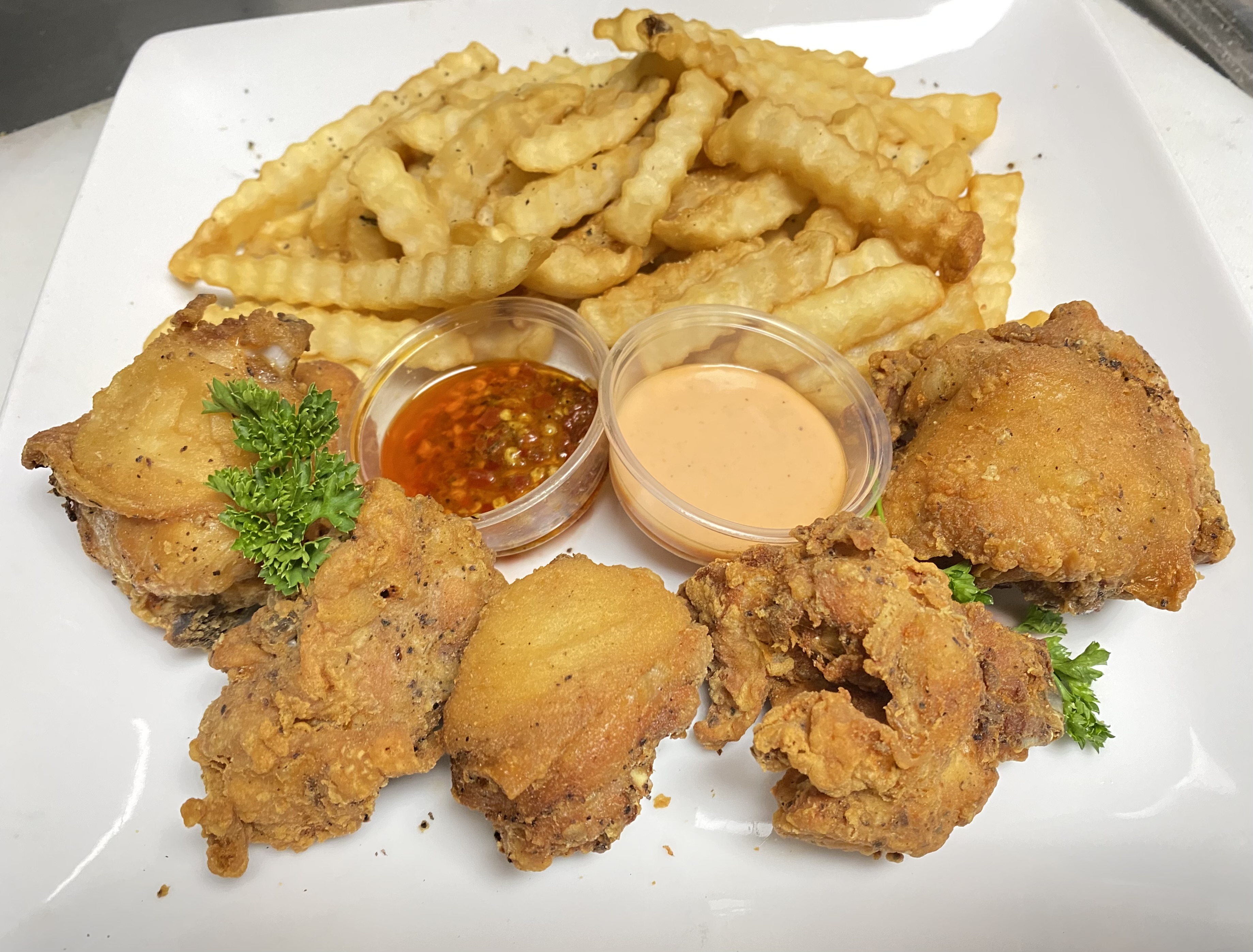 Chicharron de Pollo con Papas Fritas