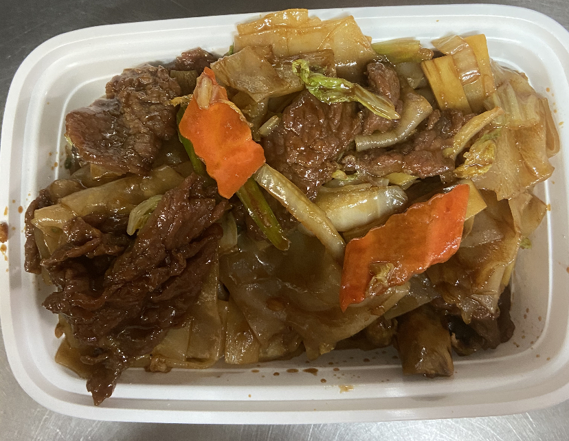 Order 42. Beef Chow Ho Fun food online from New Jin Xin store, Brooklyn on bringmethat.com