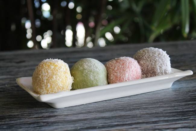 Order 糯米糍拼盆 Assorted Fresh Mochi food online from Phoenix Chinese Cuisine store, Los Angeles on bringmethat.com