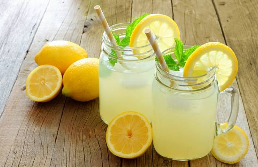 Order Fresh Squeezed Lemonade  food online from Bagels & Deli Express store, White Plains on bringmethat.com