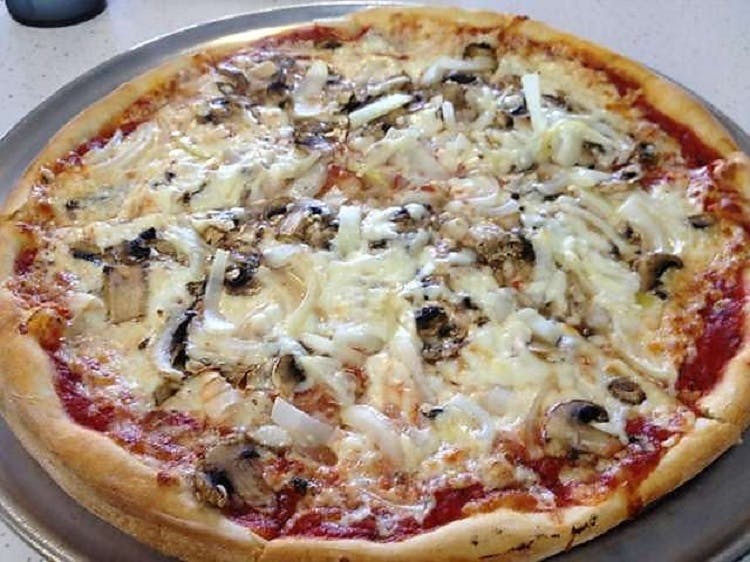 Order Vegetable Pizza - Medium food online from Brooklyns Best Pizza & Pasta store, Arlington on bringmethat.com