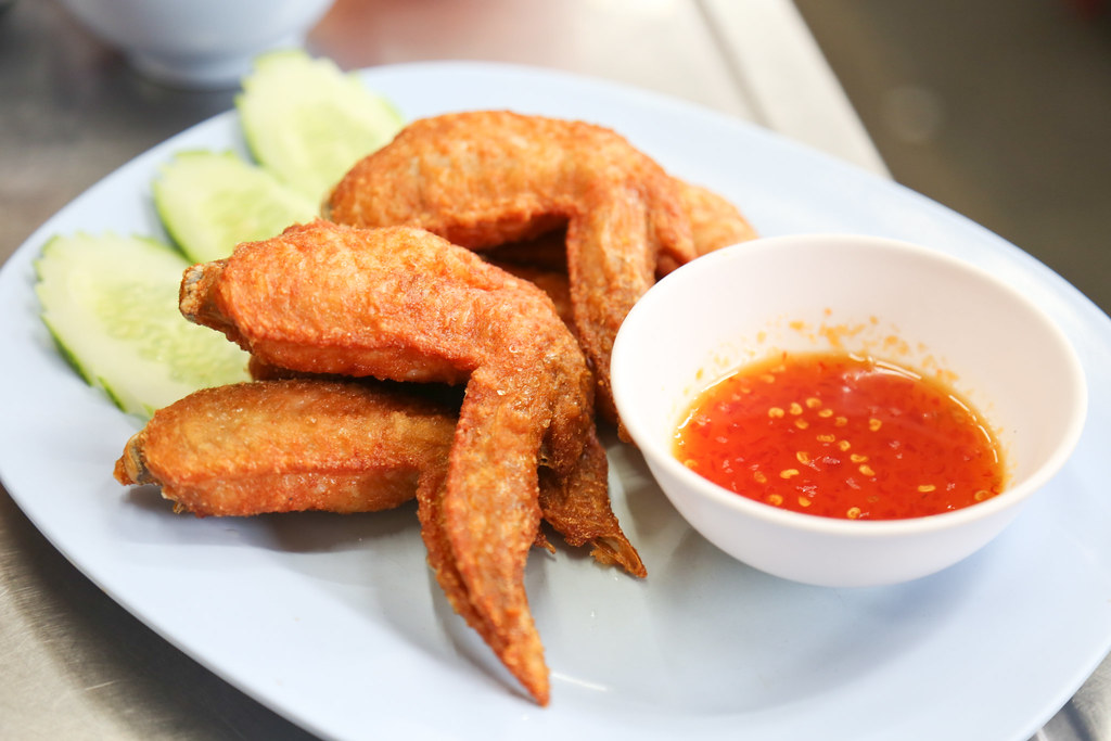Order A4. Fried Chicken Wings 炸雞翅 food online from Mandarin House Taste of Asia store, Opelika on bringmethat.com