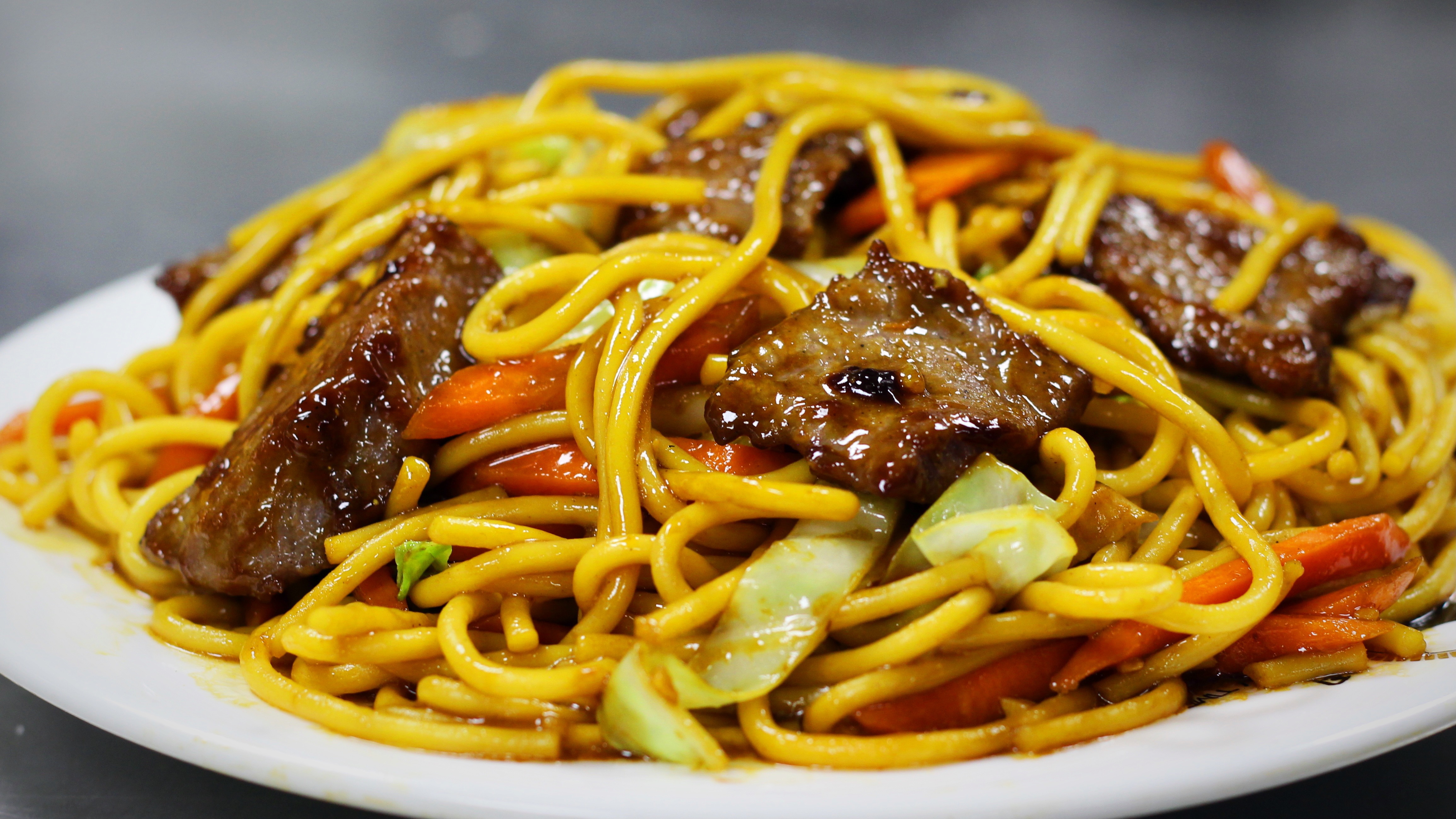 Order L3. Beef Lo Mein food online from Captain King Seafood City store, Memphis on bringmethat.com