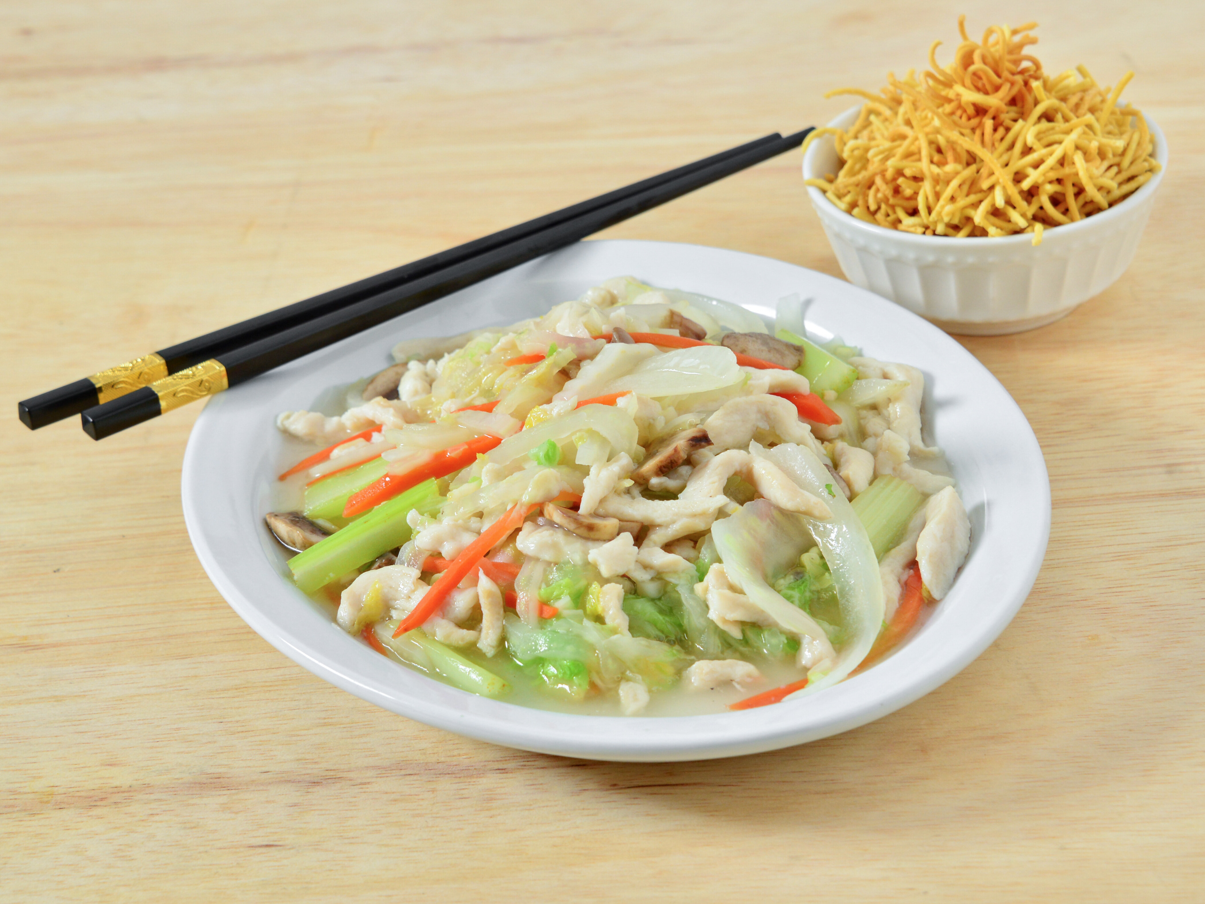 Order 32. Chicken Chow Mein food online from Johnny Chan store, Cincinnati on bringmethat.com