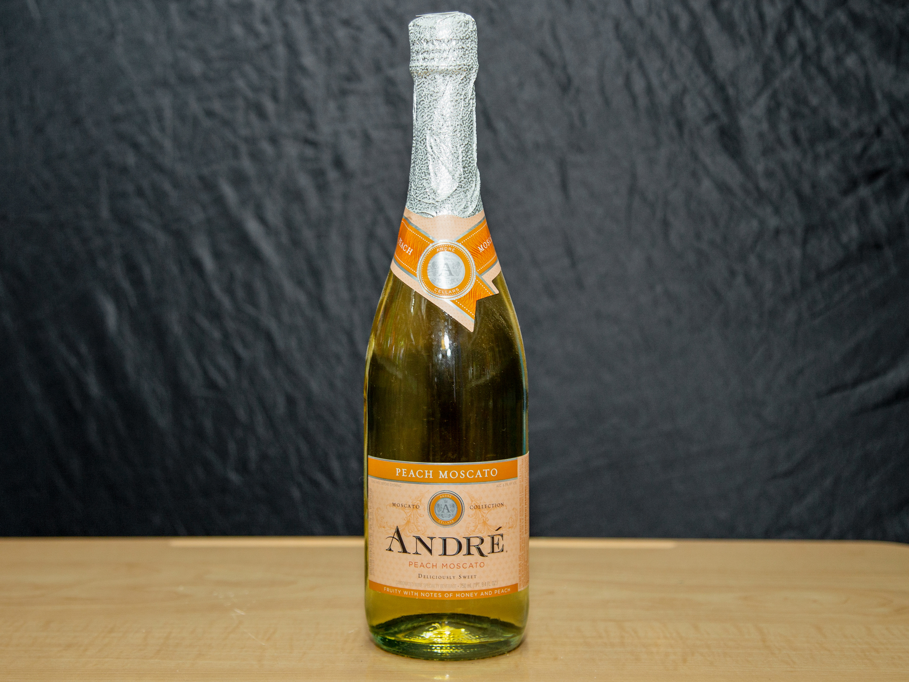 Order Andre Peach Moscato, 750 ml. Champagne (7.5% ABV) food online from Platinum Star Food & Liquor store, Chicago on bringmethat.com