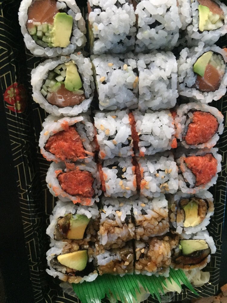 Order Spicy Tuna Roll food online from Tomo Japanese Cuisine store, Troy on bringmethat.com