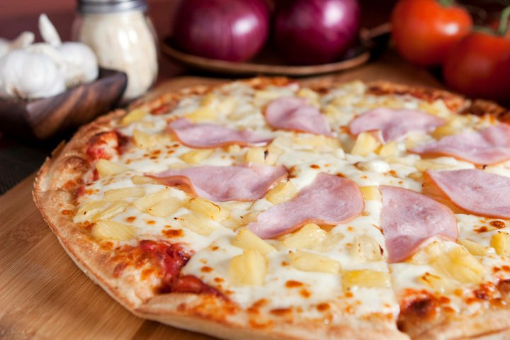 Order Hawaiian Pizza food online from Romio's Pizza and Pasta store, Seattle on bringmethat.com