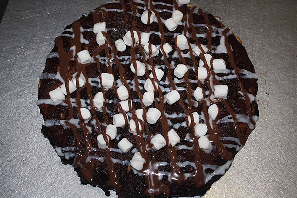 Order Chocolate S'more Pizza food online from Dave Pizza Buffet store, New Baltimore on bringmethat.com