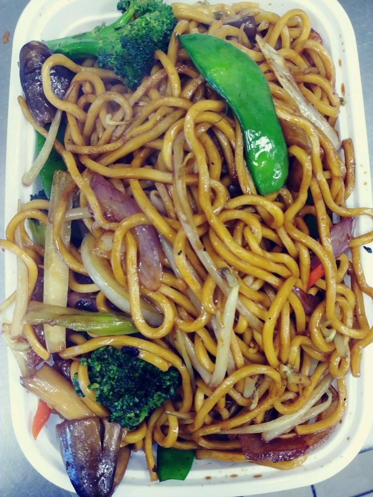 Order 106. Vegetable Chow Mein food online from King Wok Gourmet Asian store, Chicago on bringmethat.com