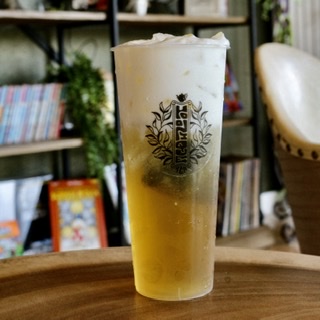 Order Royal Oolong Tea with Cheese Foam food online from Yoonique Tea store, Portland on bringmethat.com