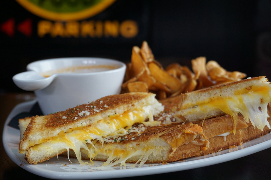 Order Tom & Chee food online from Danny's Pizza & Burger Bar store, Chicago on bringmethat.com