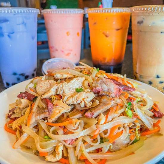 Order Chicken Pad Thai food online from Bibo's Cafe store, Harris County on bringmethat.com