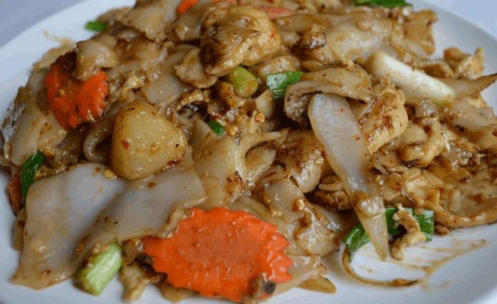 Order Chicken Noodles food online from Bahn Thai Restaurant store, Seattle on bringmethat.com