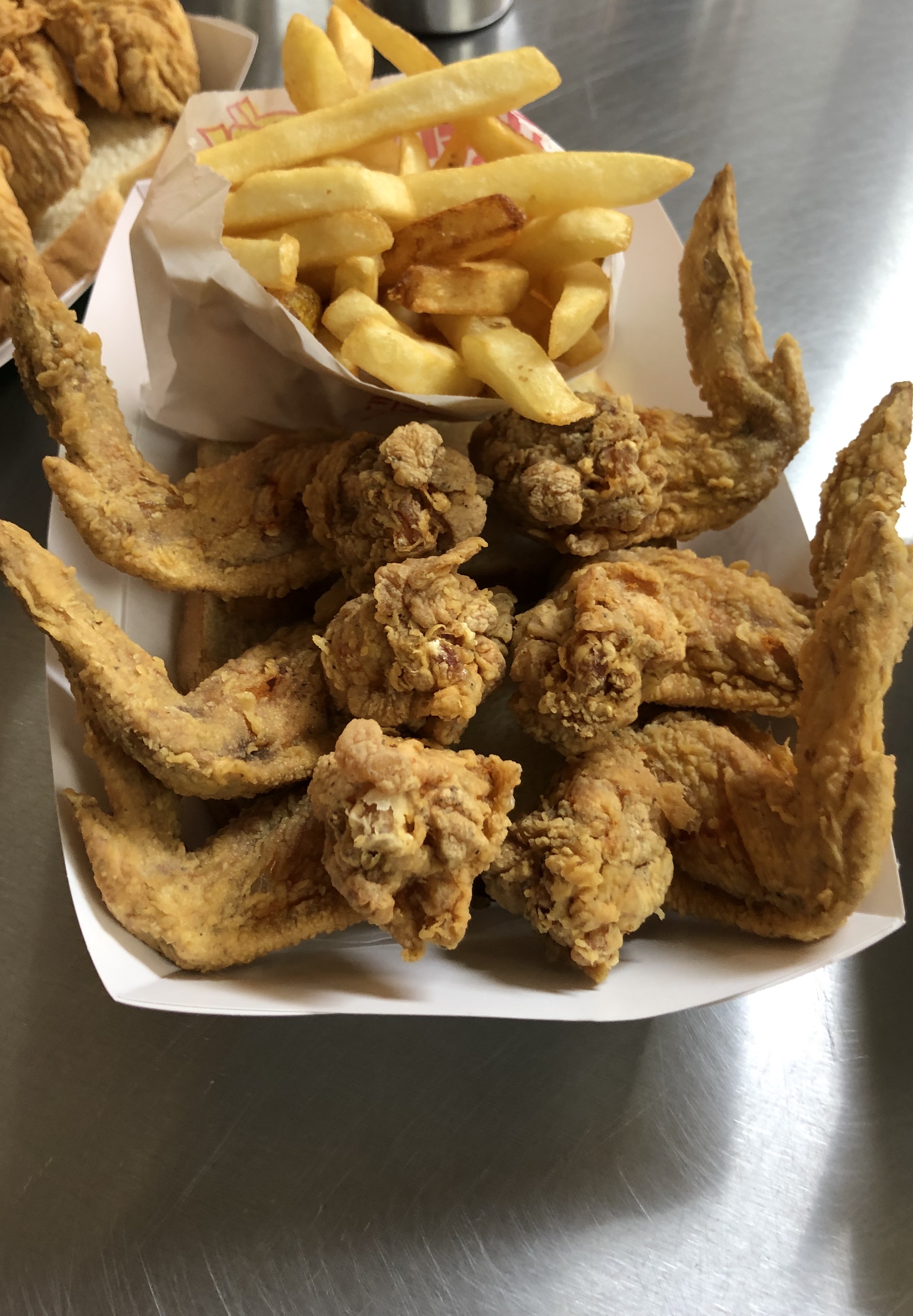 Order 6 Wings food online from Harold's chicken shack #36 store, Chicago on bringmethat.com
