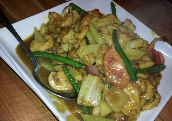 Order Curry Chicken food online from New Canton Restaurant store, San Carlos on bringmethat.com