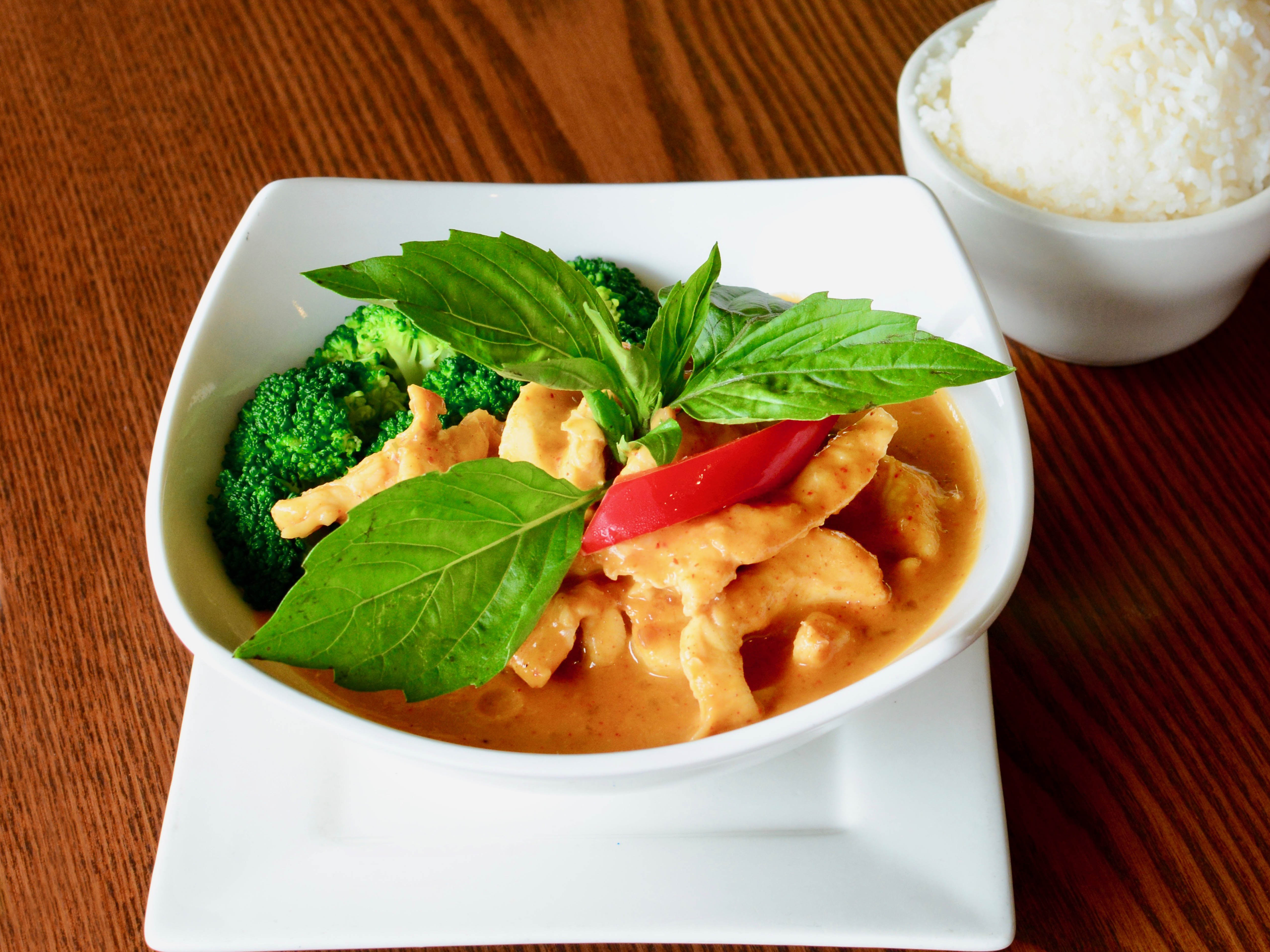 Order 26. Panang Curry  food online from Ocha Thai Kitchen and Cafe store, Centreville on bringmethat.com