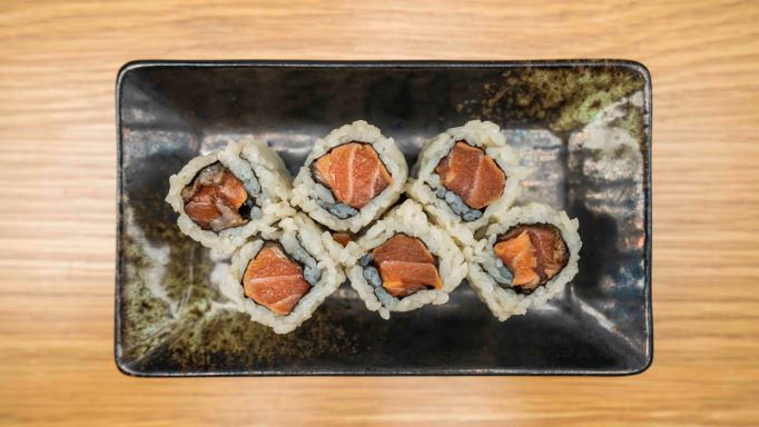Order Seared Salmon Roll food online from Sushi Ryusei store, New York on bringmethat.com