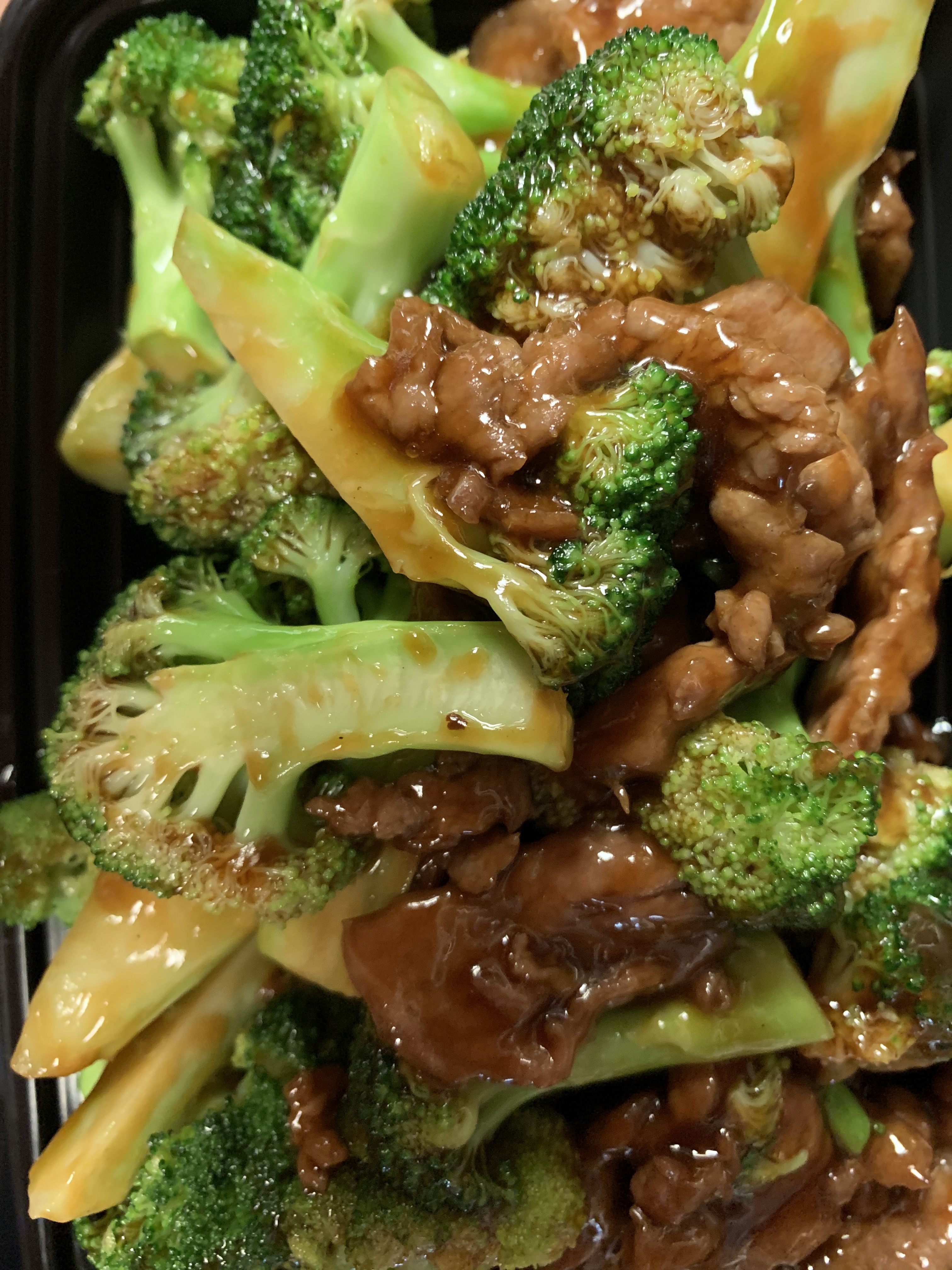 Order 81. Quart of Beef with Broccoli food online from Yong Wang Kitchen store, East Islip on bringmethat.com