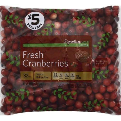 Order Signature Farms · Fresh Cranberries (32 oz) food online from Safeway store, Bozeman on bringmethat.com