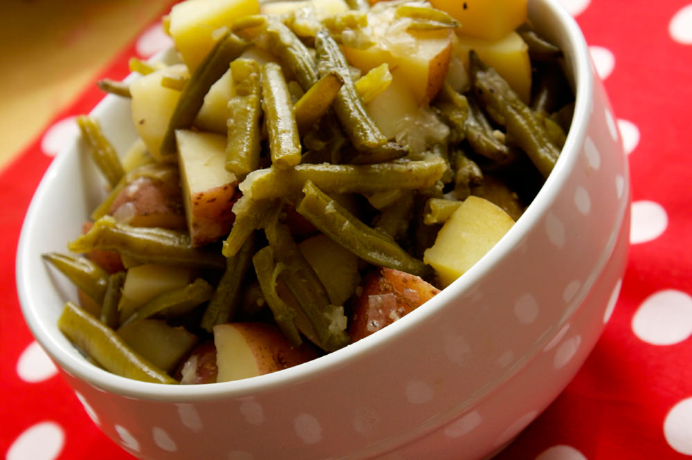 Order Green Beans and Potatoes food online from Pop's Soul Food Kitchen store, Atlanta on bringmethat.com