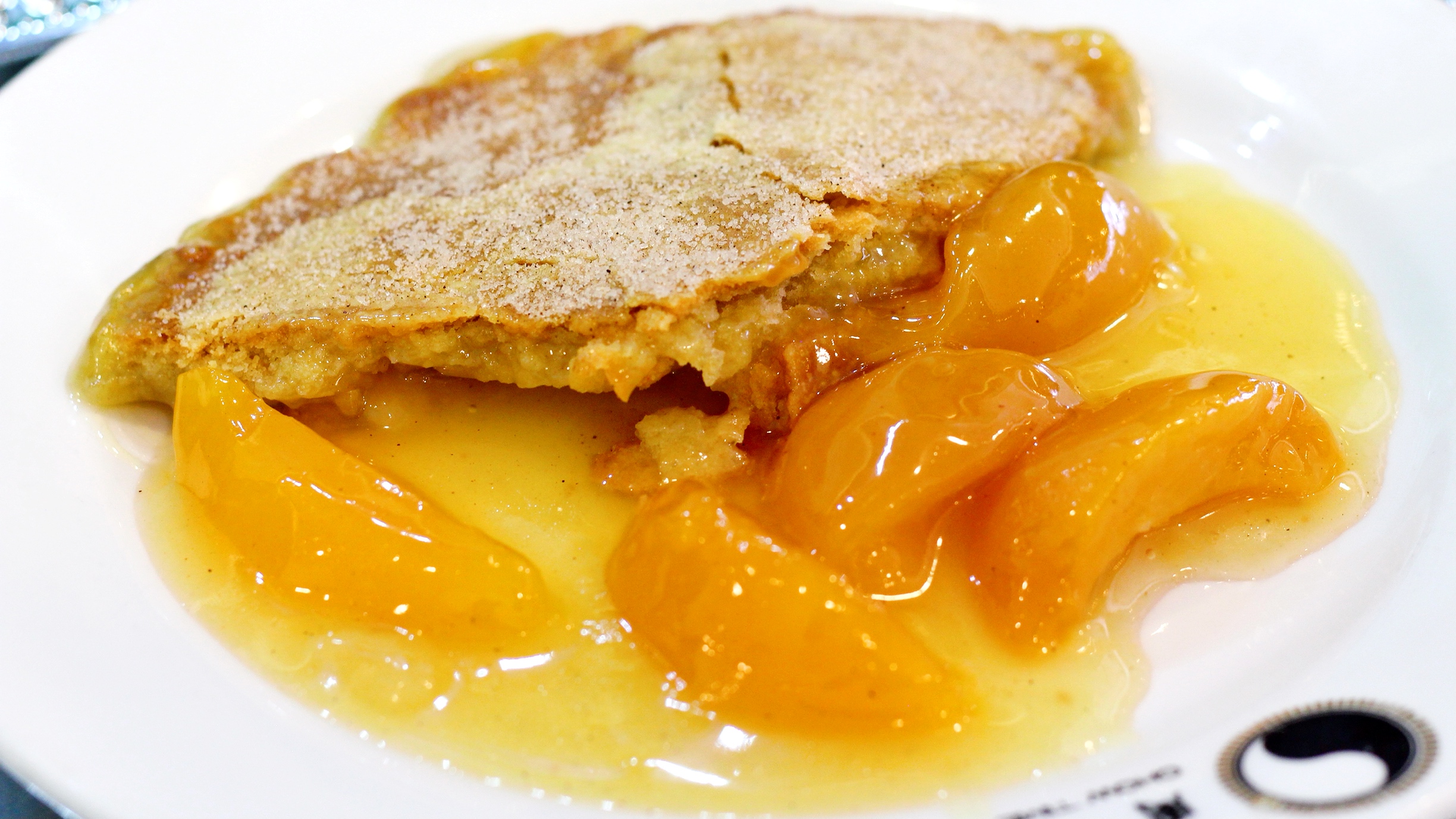 Order D1. Peach Cobbler food online from Captain King Seafood City store, Memphis on bringmethat.com
