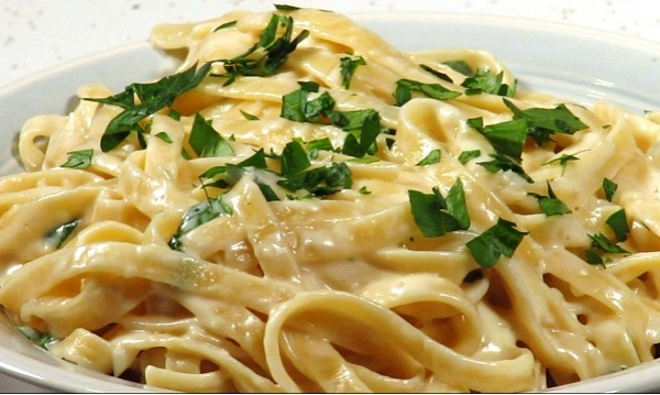 Order Fettuccine Alfredo food online from Zorbas Pizza store, Millbrae on bringmethat.com