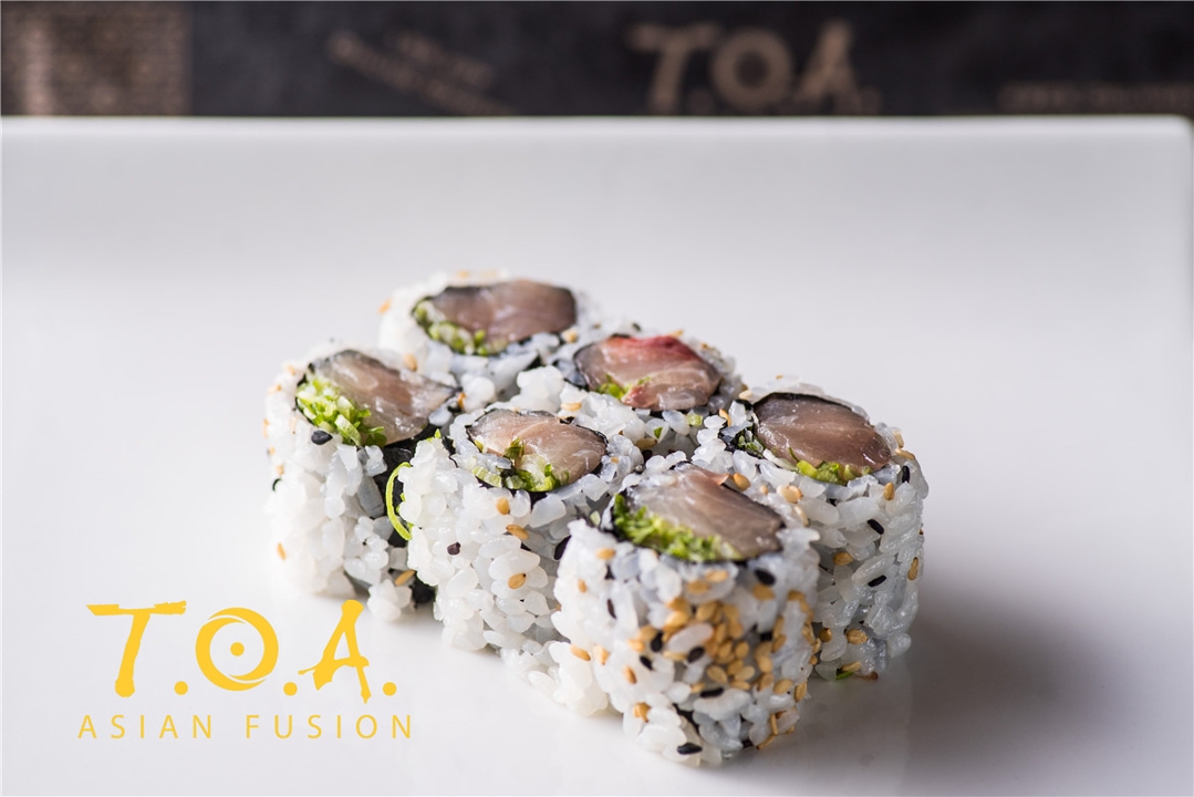 Order Yellowtail Scallion Roll food online from Toa Asian Fusion store, Farmingdale on bringmethat.com