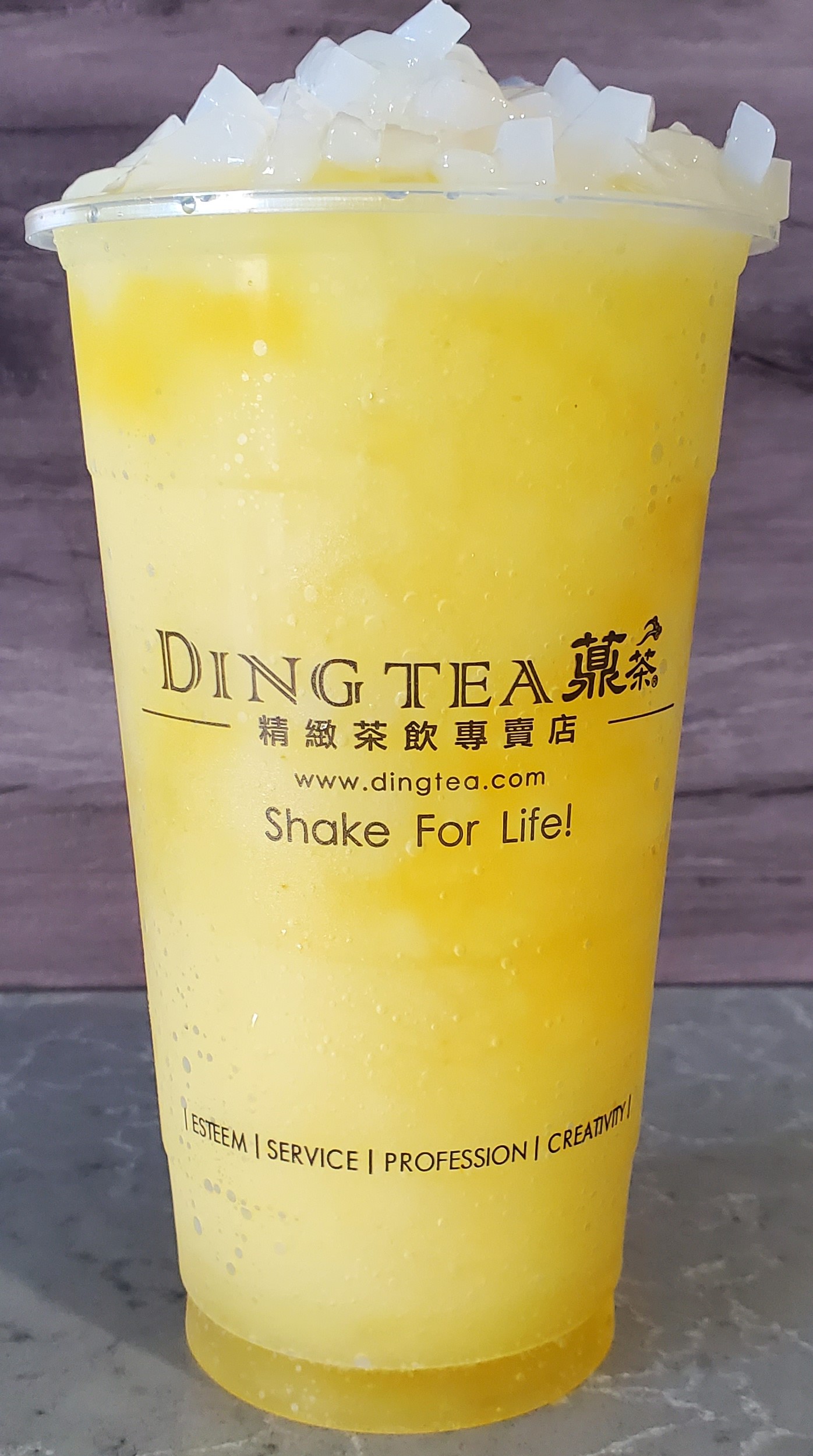 Order Peach Slush - CAFFEINE FREE (LARGE SIZE ONLY) food online from Ding Tea store, Fountain Valley on bringmethat.com