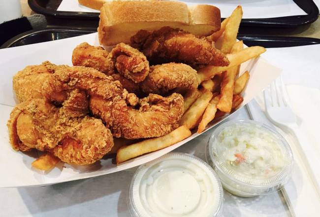 Order 7 pc chicken tenders  food online from Harold's Chicken Shack store, Chicago on bringmethat.com