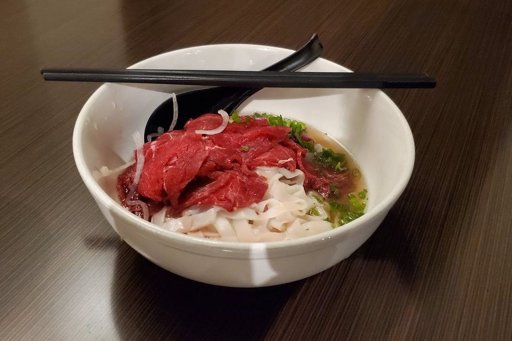 Order 20 - Rare Beef (Filet Mignon) Noodle Soup - 生牛肉湯河粉 - Phở Tái food online from Pho Element store, San Mateo on bringmethat.com