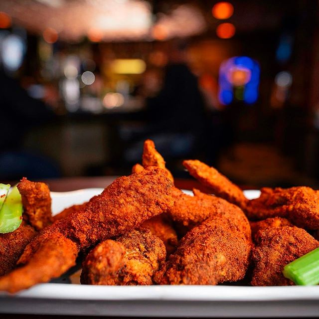 Order 10 WINGS (ALL THE SAME WAY) food online from Crosstown Pub and Grill store, Naperville on bringmethat.com